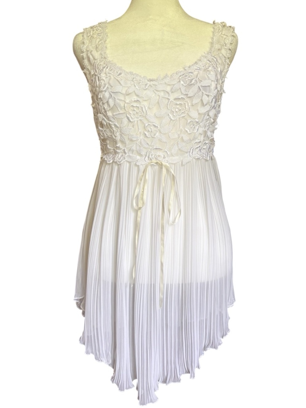 Vintage Flora Nikrooz Lace Micro Pleated White Babydoll Slip Dress Size Small